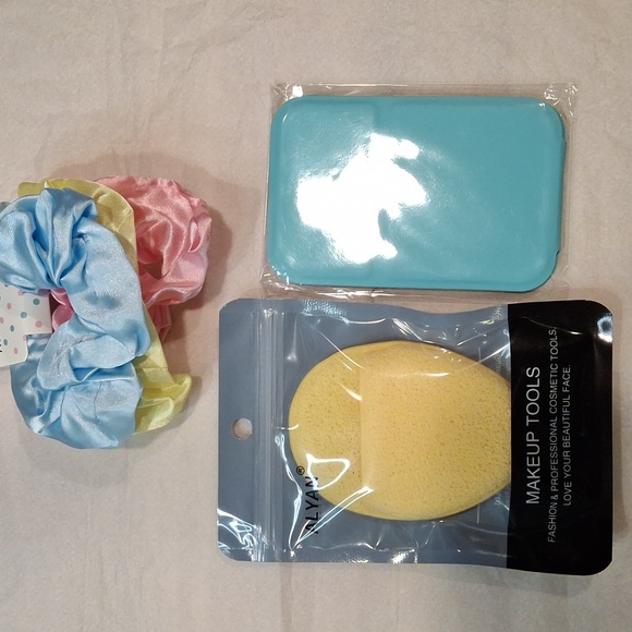 Colorful Makeup Accessory Set - Picture 6 of 6